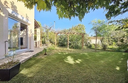 Castelnau-le-Lez House | YGGDRASIL, green setting