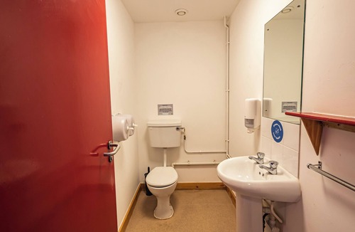 Cheshunt Hostel | YHA London Lee Valley - Hostel
