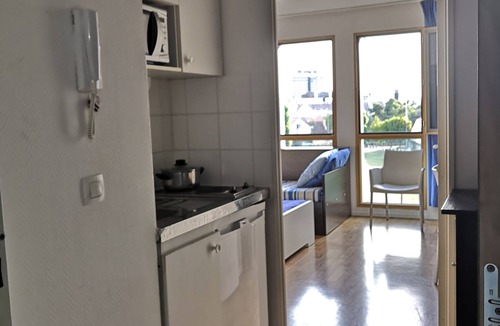 Rueil-Malmaison Apartment | Yifan's Sunny Studio 10 Minutes à La Défense