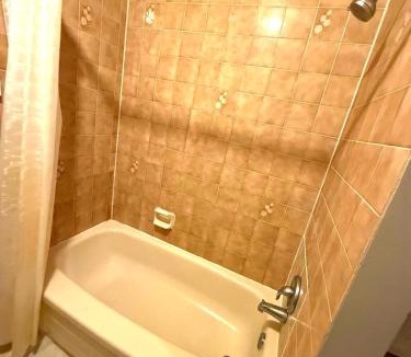 Rosemount House | YKF Airport Home-FREE FAST WIFI-FREE PARKING