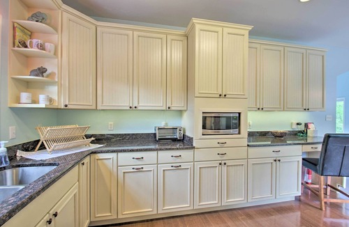 Buckingham House | Yogi’s Paradise w/Deck ~ 1 Mi to Yogaville!