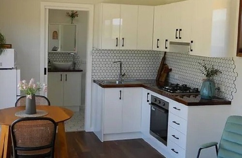 Ovens House | Yolly's Tiny House Holiday Accommodation