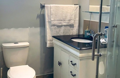 Newtonbrook House | yonge & finch subway cozy rooms for rent