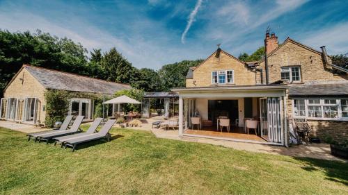 Earls Barton House | York Cottage House & Spa