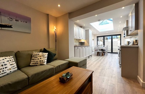 Cowes Ski Chalet | York Street