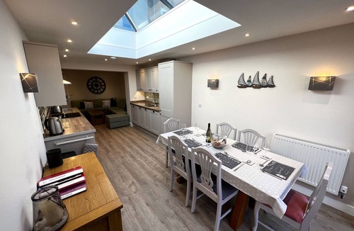 Cowes Ski Chalet | York Street