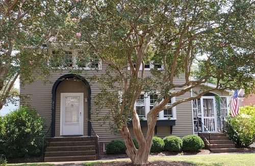 Yorktown House | Yorktown - Historic Yorktown - 3 Bedrooms & 1 Bath.
