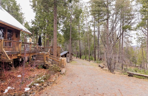 Groveland Cabin | Yosemite Cabin - Main Cabin