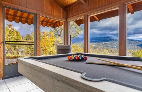 Oakhurst House | Yosemite Cowboy Cabin
