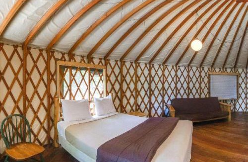 Harden Flat Resort | Yosemite Lakes Hillside Yurt 5