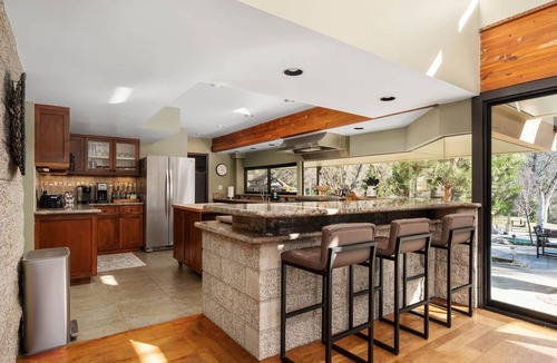 Oakhurst House | Yosemite Riverfront Pool, Spa, Wiffle Ball, Golf, Pickleball