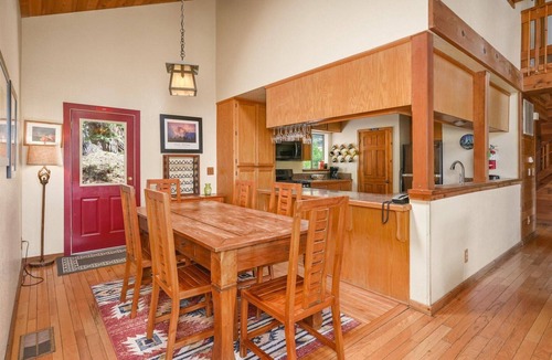 Yosemite West House | Yosemite Crossroads
