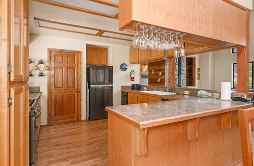 Yosemite West House | Yosemite Crossroads
