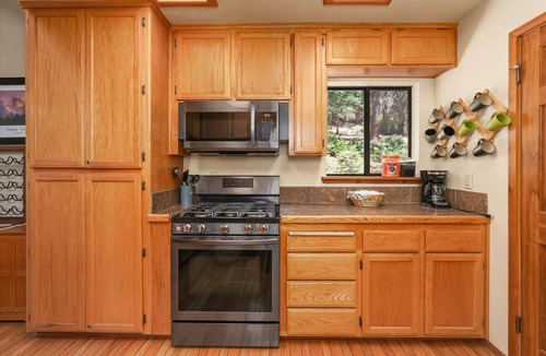 Yosemite West House | Yosemite Crossroads