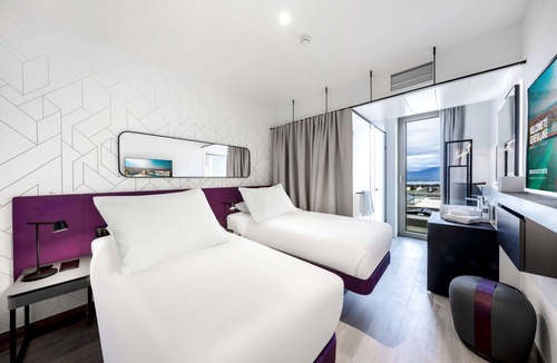 Founex Hotel | YOTEL Geneva Lake