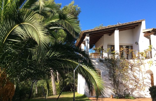 Tamariu Villa | You cook, eat and relax around the pool with nice sea view.