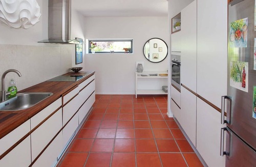 Langemark Apartment | You dream of a vacation with a view over green meadows? Then this vacation apartment on the golf cou
