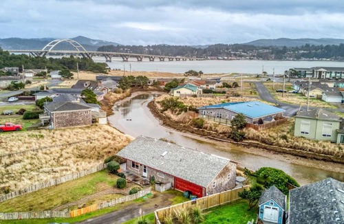 Bayshore House | You, Me and the Sea