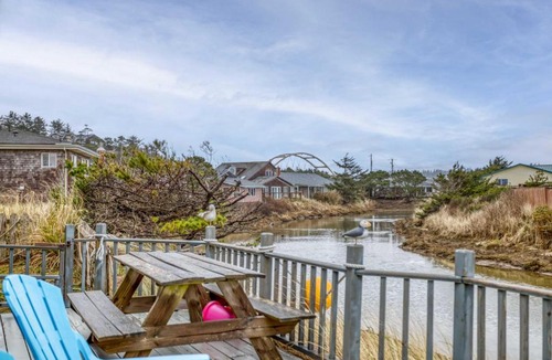 Bayshore House | You, Me and the Sea