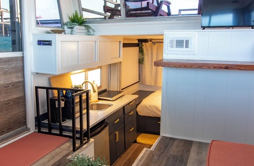 Azle Boat Rental | You're on a Boat 2! Charming Houseboat on Eagle Mountain Lake