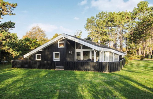 Marup House | You want a lot of space and proximity to the beach on vacation? This vacation home offers both.