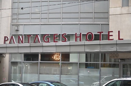 Downtown Toronto Condo | YOUNG-DUNDAS SQUARE FURNISHED BACHELOR CONDO