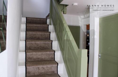 Bilston House | Your 3BR - Home away from Home