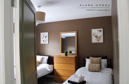 Bilston House | Your 3BR - Home away from Home