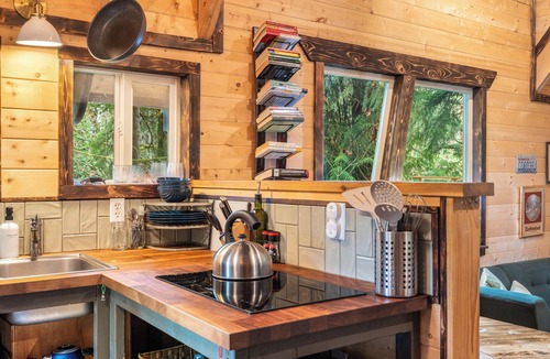 Gold Bar Cabin | Your Adventure Basecamp - A Semi Off-Grid Experience with Sauna