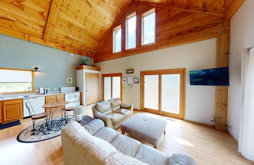 Norwalk Cabin | Your adventure begins the second you arrive!
