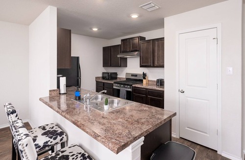 San Antonio House | Your Alamo Oasis