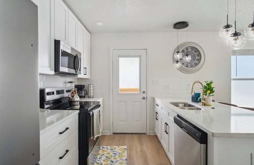 Denver Heights House | Your Amazing 3BR/2BA Downtown Delight!