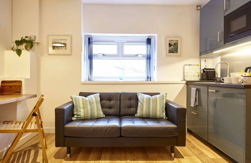 Southville Villa | Your Apartment | Bristol The Mural