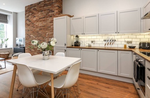 Saint Paul's Villa | Your Apartment The Hubert #2