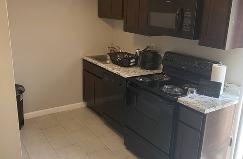 College Park House | Your Atlanta Townhome getaway 5 minutes from the world’s busiest airport
