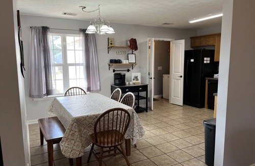 Auburn House | Your Auburn Home - 3/2, Quiet cul-de-sac