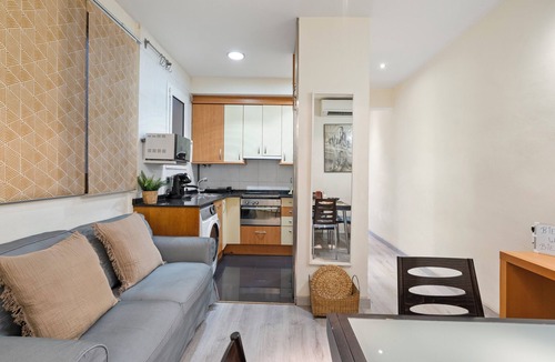 El Camp de l'Arpa del Clot Apartment | Your Barcelona Base: Cozy Apt by Sant Pau & Metro w/AC & Balcony