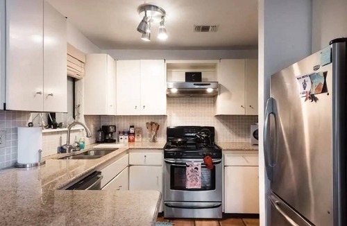 Barton Heights House | Your Barton Springs & Zilker Park Getaway! Walkable! Discover Austin's charm!