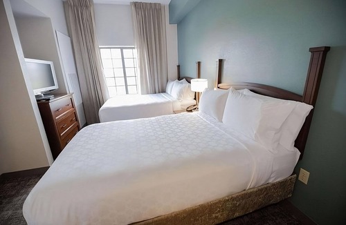 Highlands - Perkins Hotel | Your Baton Rouge Retreat! 4 Comfortable Suites w/Kitchens! Pets are Welcome!
