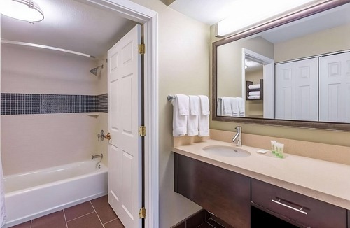 Highlands - Perkins Hotel | Your Baton Rouge Retreat! 4 Comfortable Suites w/Kitchens! Pets are Welcome!