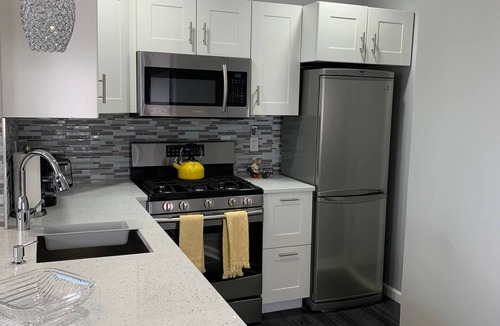 Livingston Apartment | Your Bright, Confortable, Cozy Second Homenn