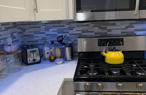 Livingston Apartment | Your Bright, Confortable, Cozy Second Homenn