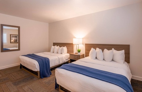 Moss Landing Hotel | Your Coastal Hideaway: Two Double Room