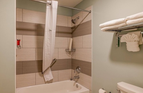 Moss Landing Hotel | Your Coastal Hideaway: Two Double Room