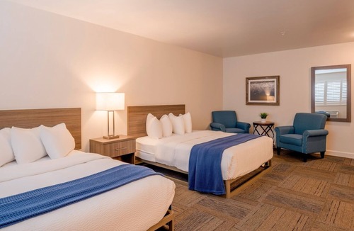 Moss Landing Hotel | Your Coastal Hideaway: Two Queen Room