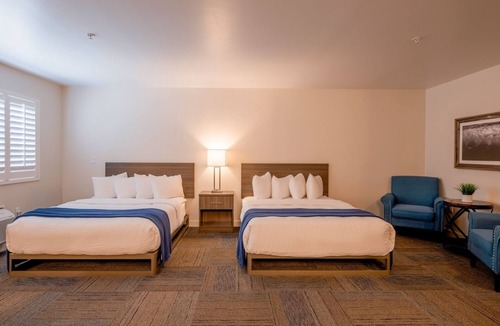 Moss Landing Hotel | Your Coastal Hideaway: Two Queen Room