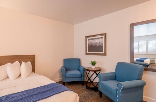 Moss Landing Hotel | Your Coastal Hideaway: Two Queen Room