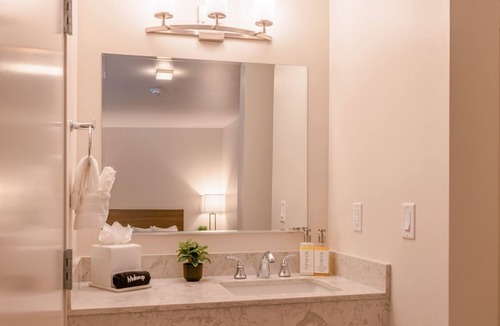 Moss Landing Hotel | Your Coastal Hideaway: Queen Room