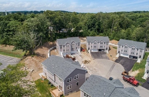 Worcester House | Your comfort vacation stays in Worcester, MA I Whole house l 3beds 2.5baths I