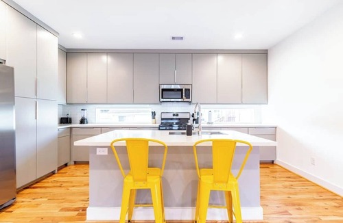 Lawndale/ Wayside House | Your Comfy Bungalows! Sleeps 30/12BR/8BA/16PA